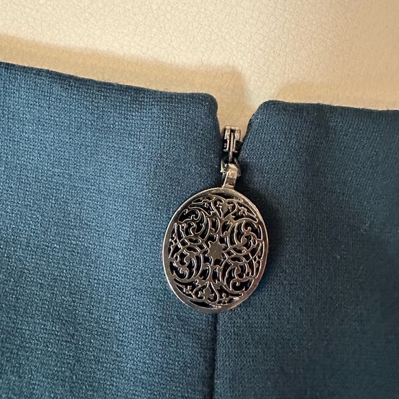 Elie Tahari size 6 tailored dress with 3/4 length sleeves - Picture 5 of 11